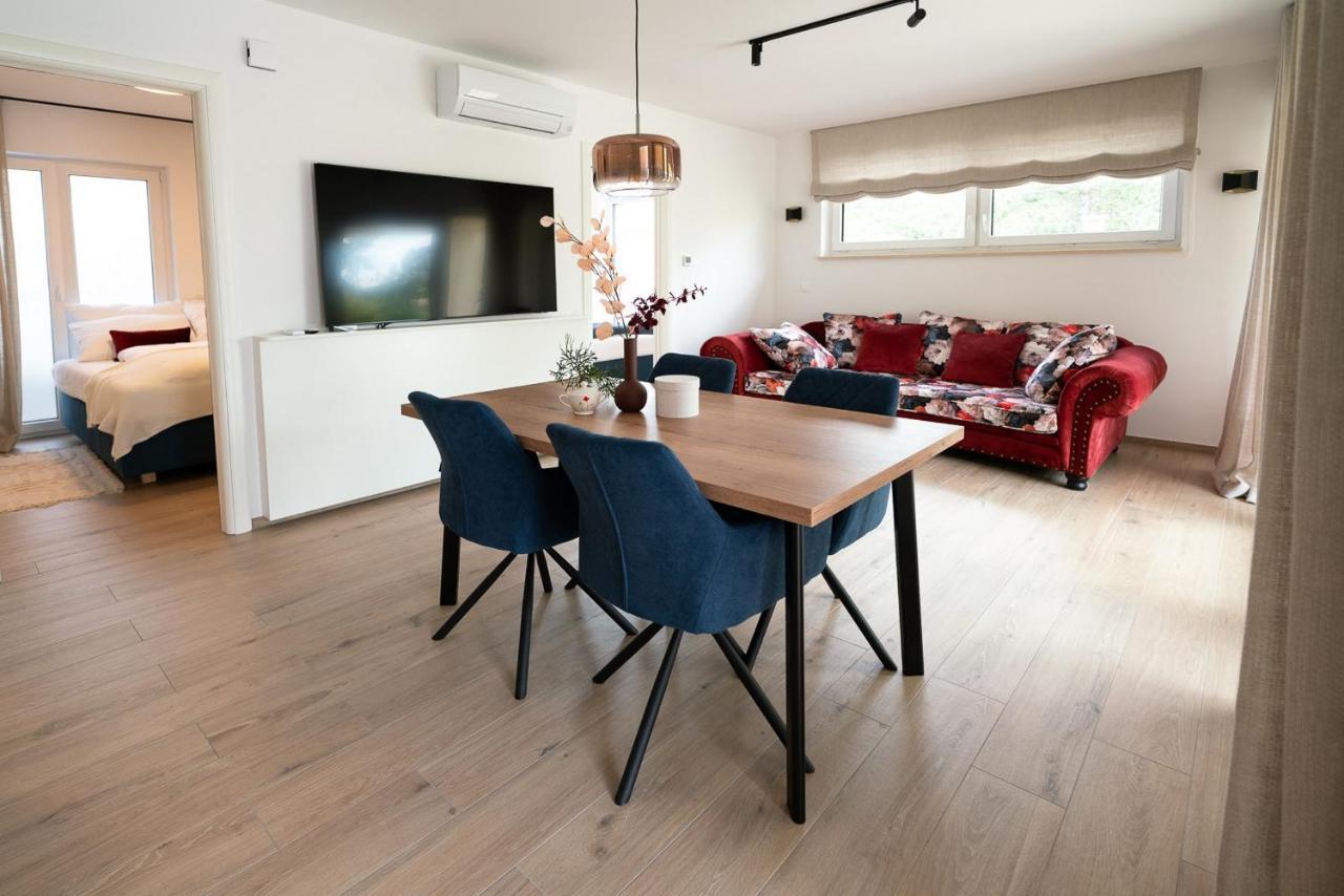 Apartments Kras 24 With Pool Сежана Екстер'єр фото