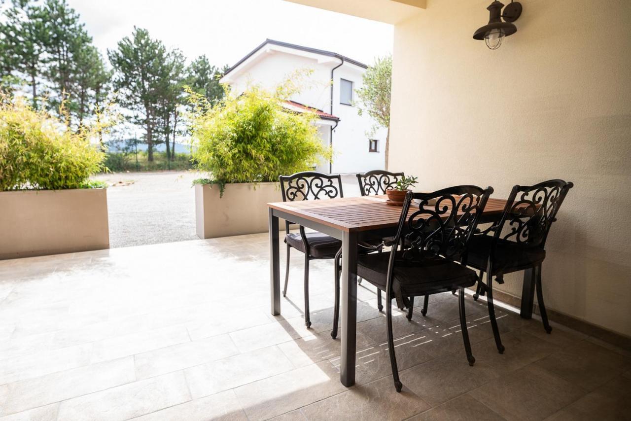 Apartments Kras 24 With Pool Сежана Екстер'єр фото