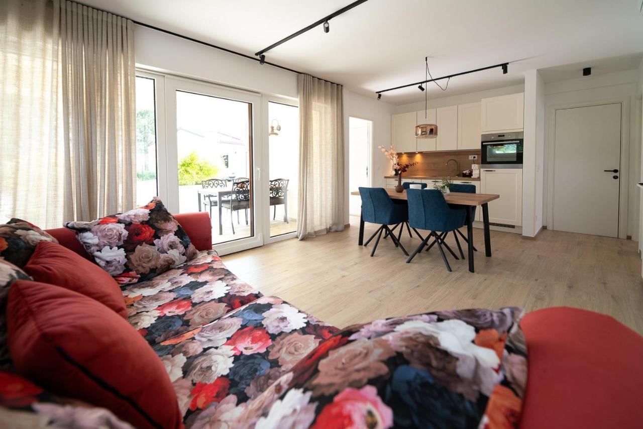 Apartments Kras 24 With Pool Сежана Екстер'єр фото