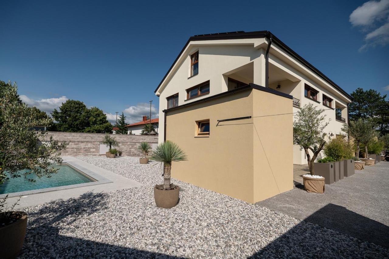 Apartments Kras 24 With Pool Сежана Екстер'єр фото