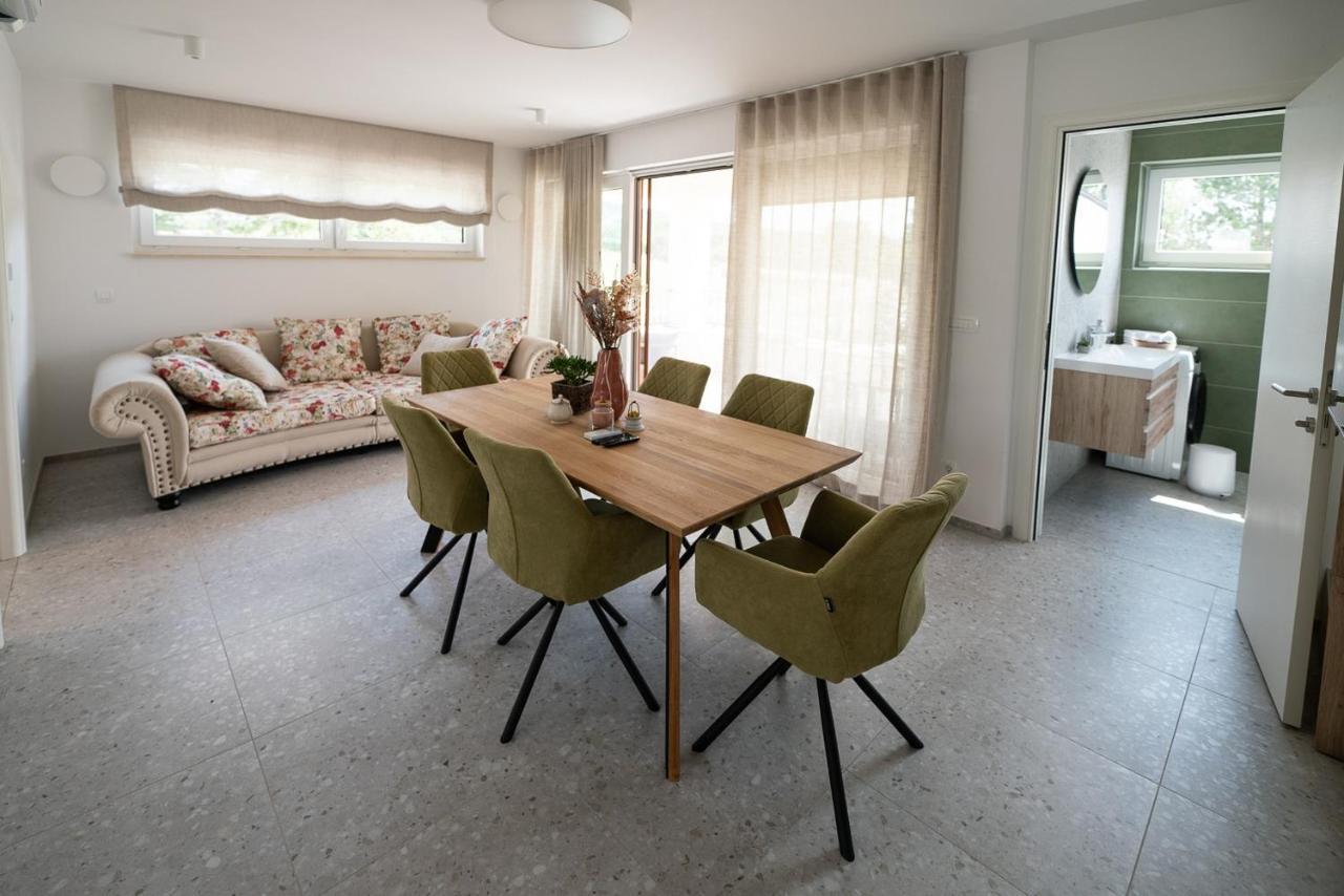 Apartments Kras 24 With Pool Сежана Екстер'єр фото