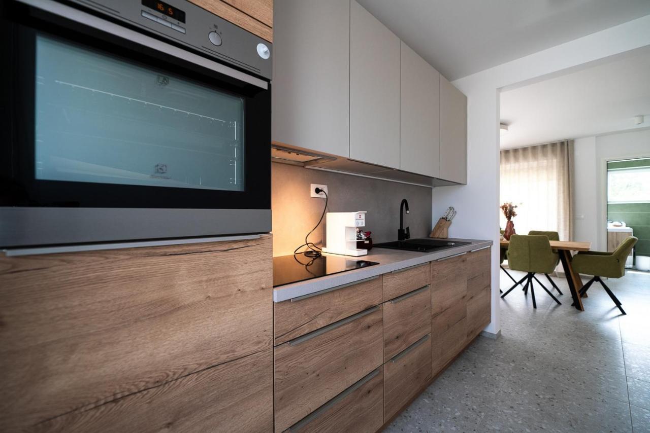 Apartments Kras 24 With Pool Сежана Екстер'єр фото