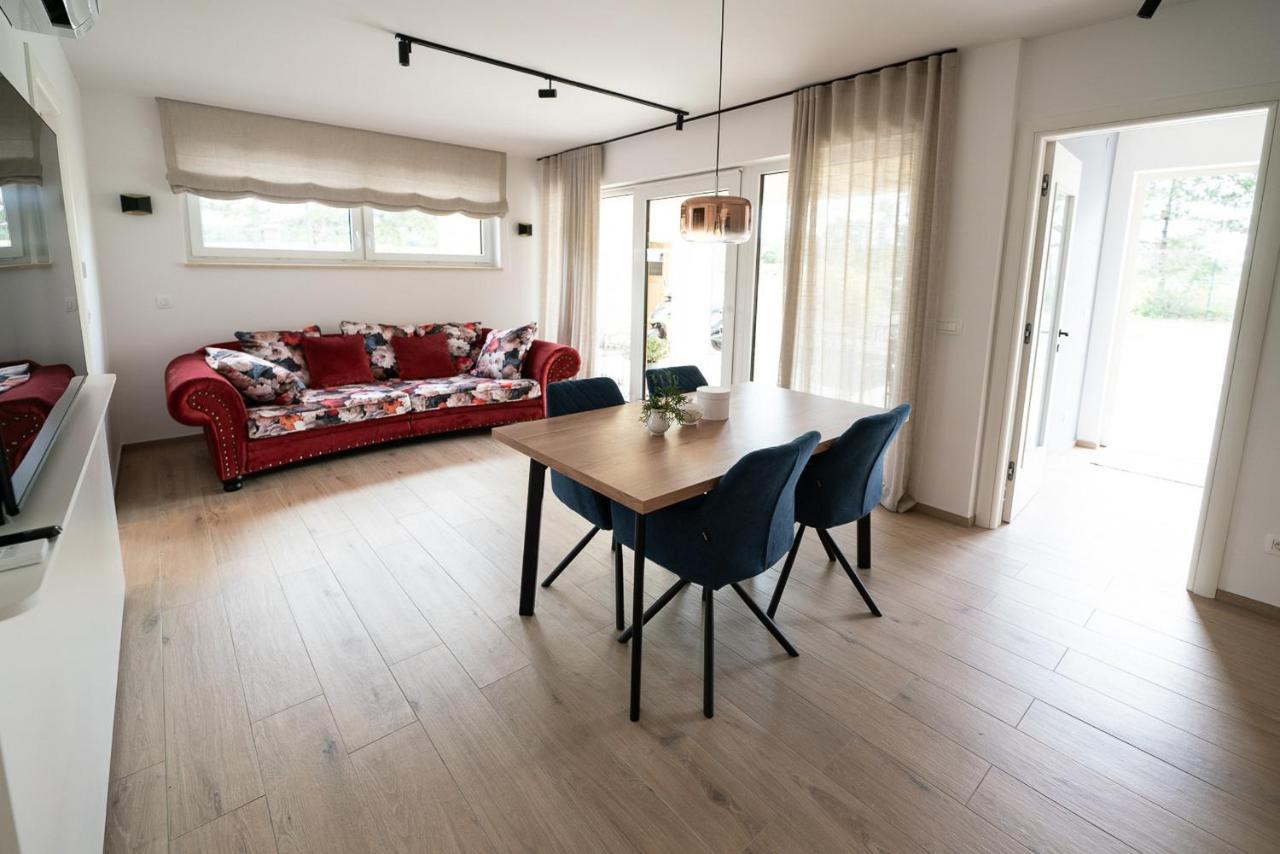 Apartments Kras 24 With Pool Сежана Екстер'єр фото
