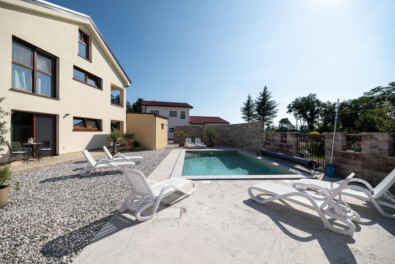 Apartments Kras 24 With Pool Сежана Екстер'єр фото