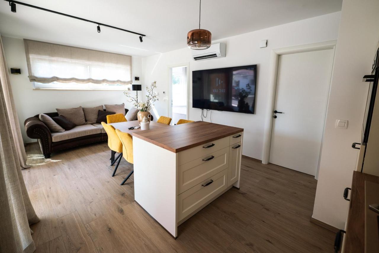 Apartments Kras 24 With Pool Сежана Екстер'єр фото